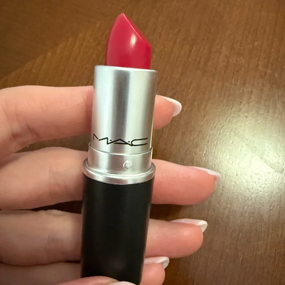 🛍️ 3/$25 MAC Retro Matte Lipstick, All Fired Up #701 Bright fuschia matte